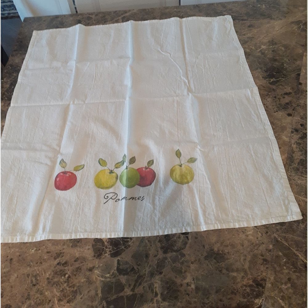 2 pc set of new cotton towels, Humming bird and apples.